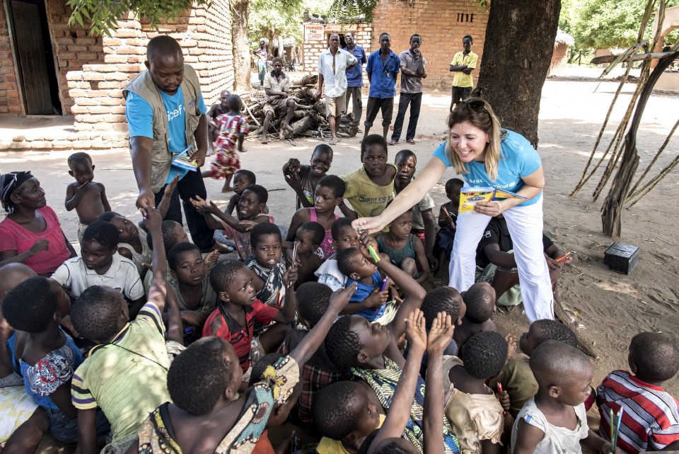  Ms. Picco (Head of Strategic Partnerships of MSC Cruises) and UNICEF staff with local communities